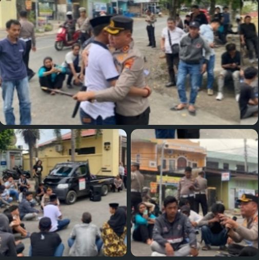 Pendemo tolak audiensi di aula Mapolres Bulukumba, Kapolres Datang dan Temui Peserta Aksi Sambil Duduk di Aspal.